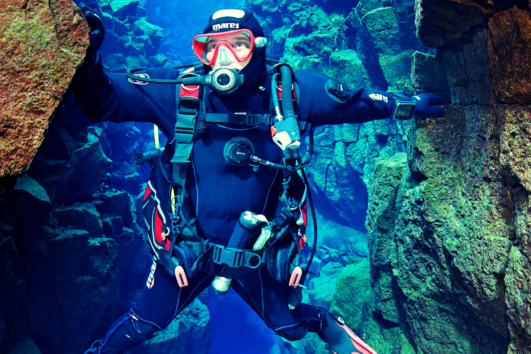 Scuba diving Silfra tour